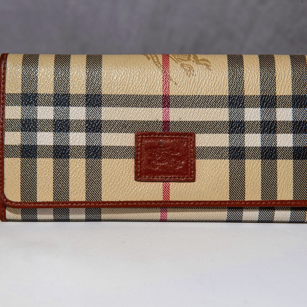 Burberry wallet- vintage!